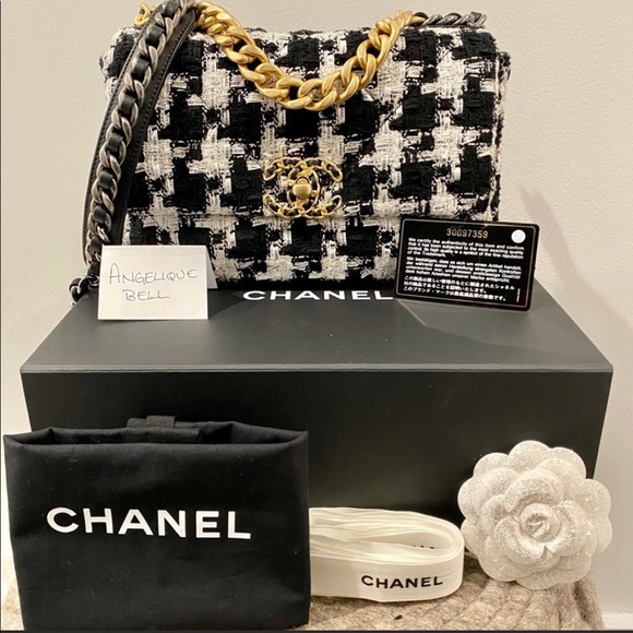 Chanel 19 - (20S) Black, White/Ecru Houndstooth - Picture 1 of 9